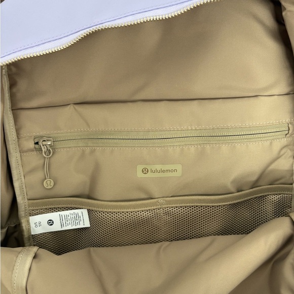 Lululemon Everywhere Backpack Small 11.5L Metal Hardware - Picture 9 of 10